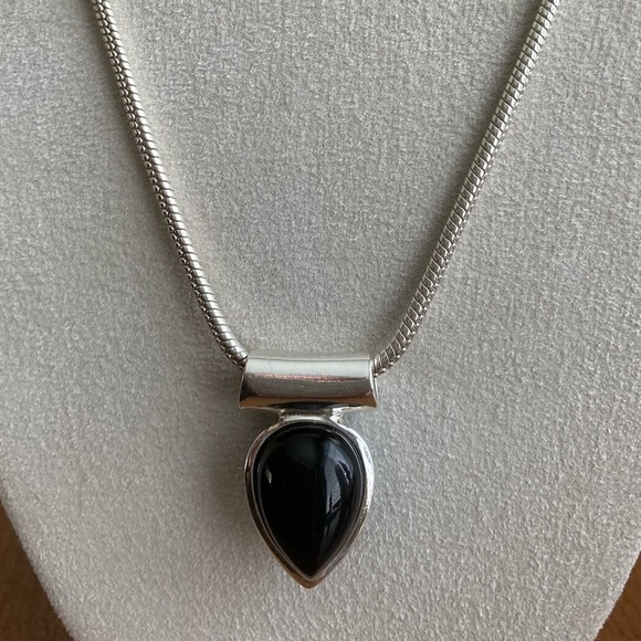 Reversible Pendant Necklace - Picture 6 of 9